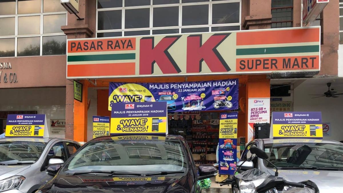 霹雳州KK超市遭投掷汽油炸弹，引发“阿拉”袜子争议 – 中央社