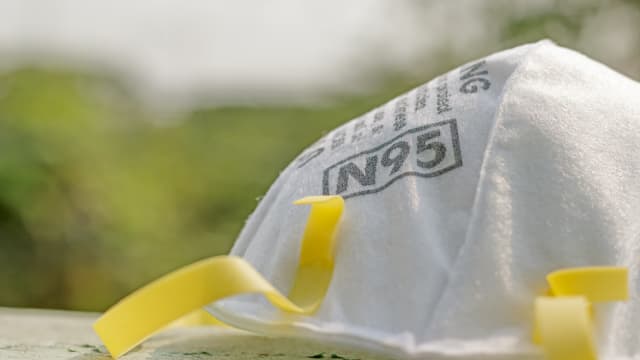 遇近年来最炎热旱季 政府准备必要时从库存中取出N95口罩