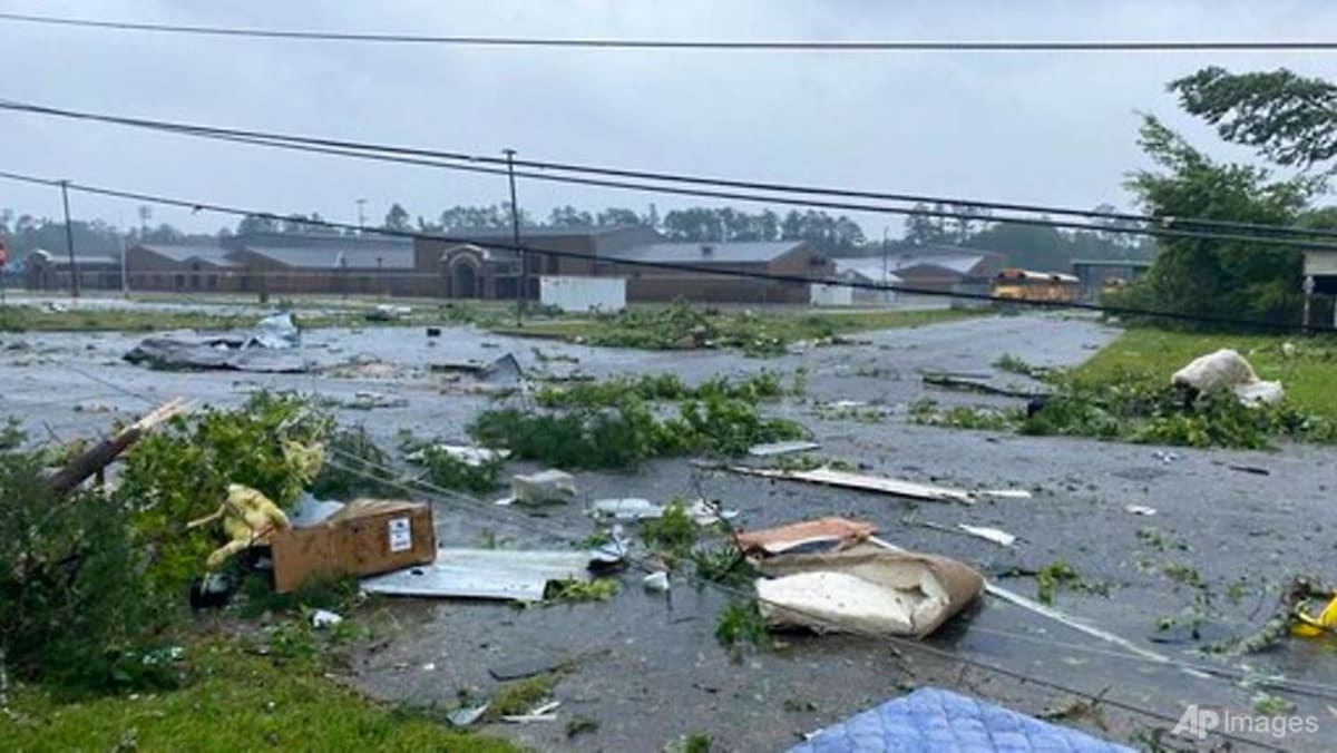 12 orang meninggal di Alabama akibat depresi tropis Claudette, termasuk 10 anak