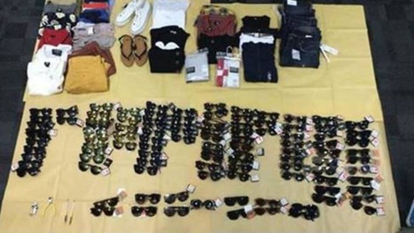 6 warga Vietnam diberkas curi produk Uniqlo 6 warga Vietnam diberkas curi produk Uniqlo