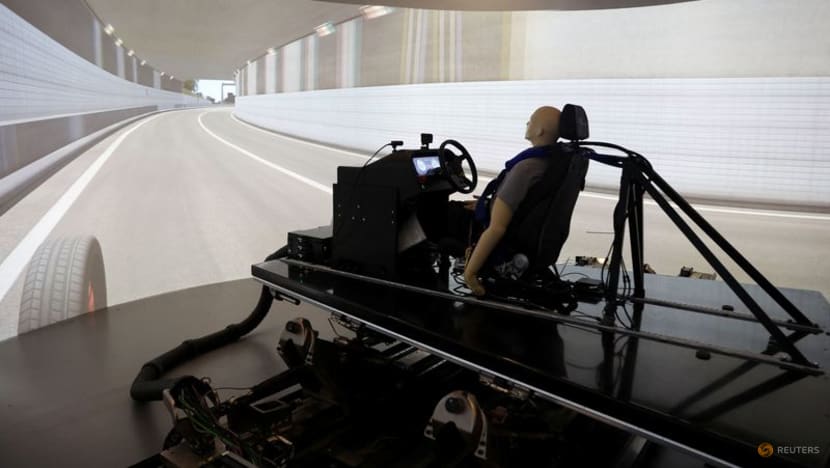 Truly autonomous cars may be impossible without helpful human touch Truly autonomous cars may be impossible without helpful human touch