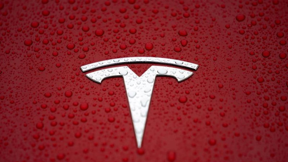 Tesla turun setelah Musk kehilangan saham senilai US miliar
