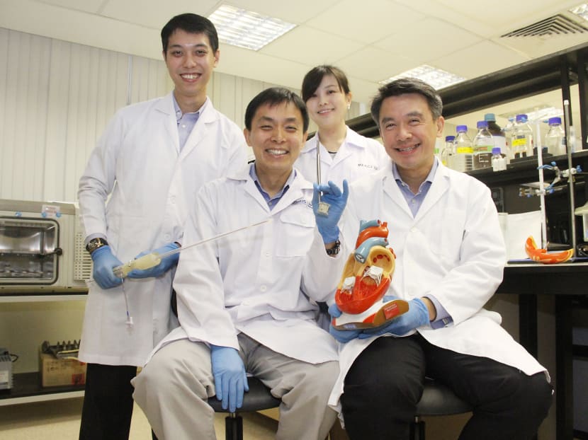 VeloX was pioneered by Associate Professor Leo Hwa Liang (front row, left) from NUS’ Department of Biomedical Engineering and Dr Jimmy Hon (front row, right) from NUS’ Yong Loo Lin School of Medicine. Photo: Daryl Kang