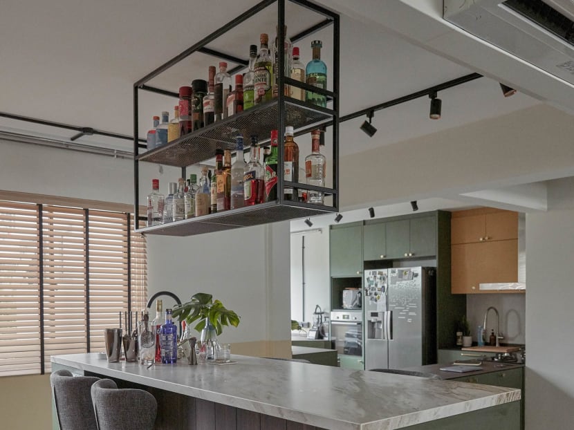 Bar counter shop hanging cabinet