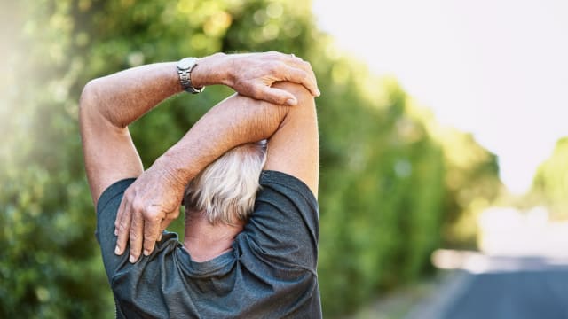 调查：跟配偶运动的较年长成人 不比单独运动的同辈活跃