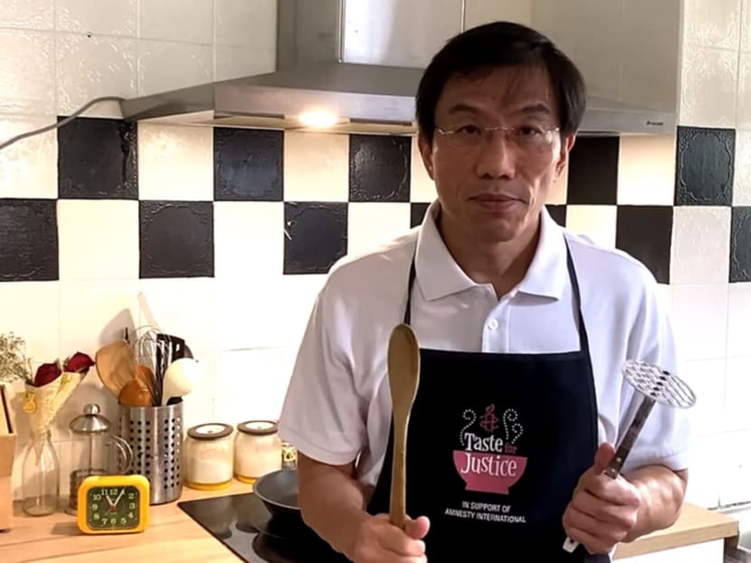 SDP chief Chee Soon Juan appearing in a video on his Facebook page promoting his S$100 "Chee-sy" mashed potatoes to raise money for the party.