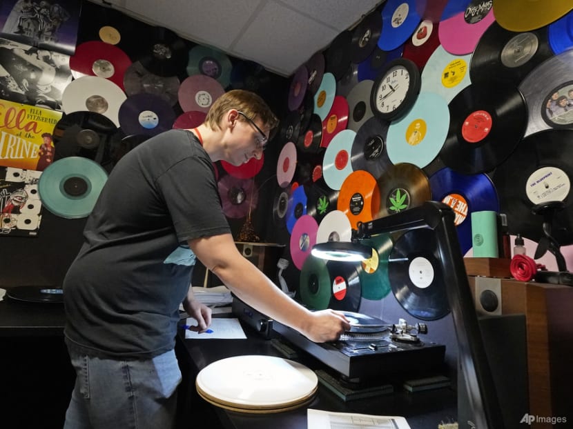 Manufacturers struggle to keep pace with vinyl record demand Manufacturers struggle to keep pace with vinyl record demand