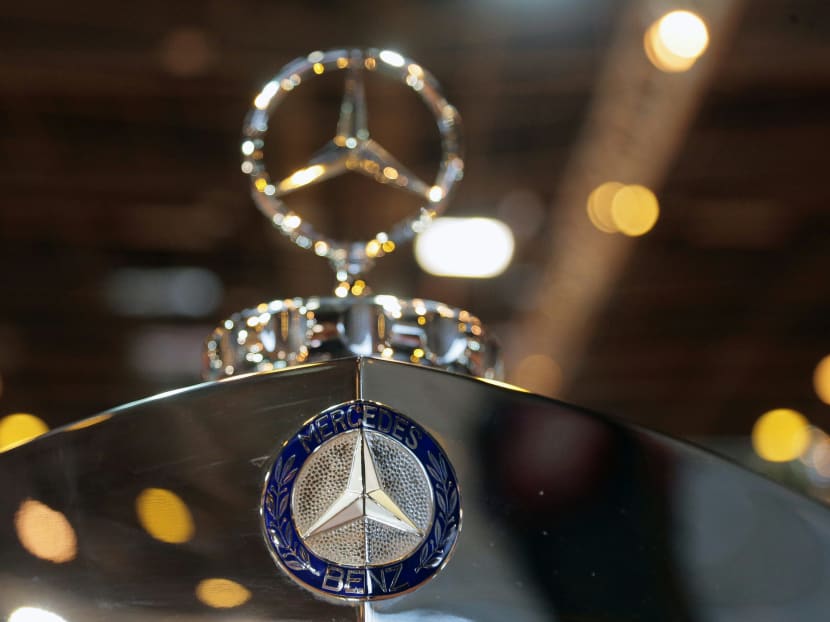 Mercedes Benz poised to topple BMW as world s luxury car king TODAY