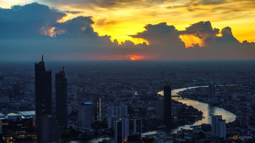 Thai economy seen growing 3.5% this year on tourism, exports