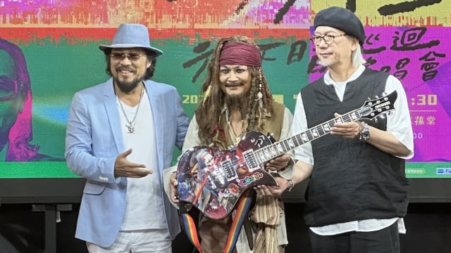 退休后神隐4年　张菲罕见现身挺好友！