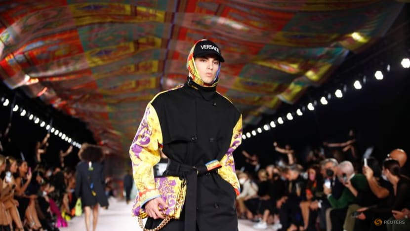 Prada strips dresses back, foulard inspires Versace in Milan Prada strips dresses back, foulard inspires Versace in Milan