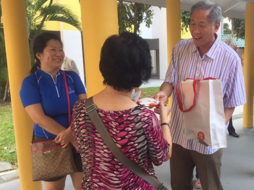 Defence Minister Ng Eng Hen giving out SG50 Funpacks at Toa Payoh on Aug 2, 2015. Photo: Liyana Othman/Channel NewsAsia