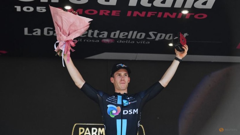 Dainese claims maiden Giro stage win as Lopez retains lead Dainese claims maiden Giro stage win as Lopez retains lead