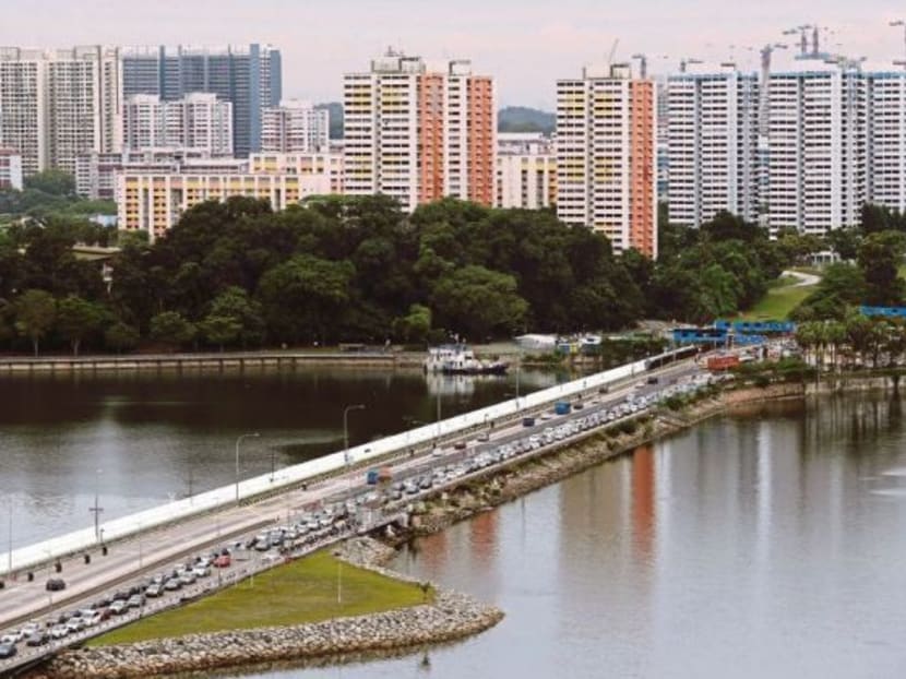 The Causeway linking Woodlands to Johor Baru sees 80,000 to 100,000 people commuting to and fro daily. The Rapid Transit System is expected facilitate that commute. New Straits Times file photo