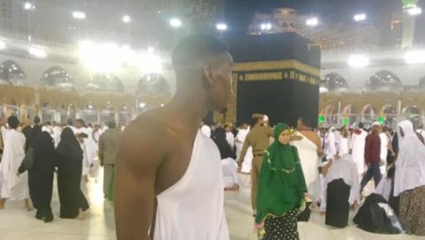 Bintang Man U termahal dunia, Paul Pogba, ucap "terima kasih" dengan lakukan umrah di Makkah