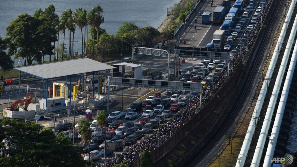 Hari Raya Puasa 周末期间，新加坡-马来西亚陆路检查站预计交通繁忙