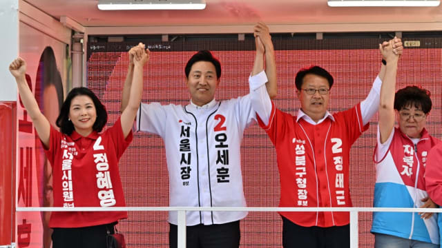 韩国执政党地方选举取压倒性胜利
