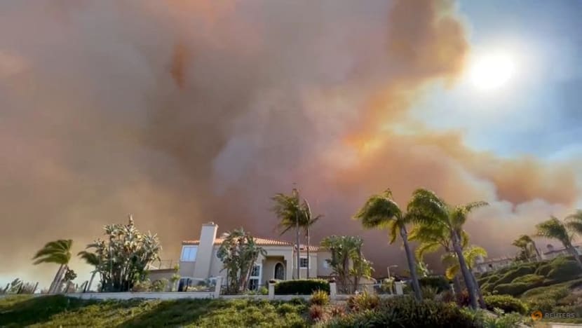 Wildfires threaten New Mexico resorts, burn California mansions Wildfires threaten New Mexico resorts, burn California mansions