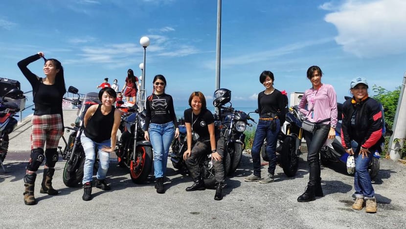 ‘Kaum Hawa pun boleh’: Sekumpulan peminat motosikal kuasa tinggi cabar stereotaip wanita Malaysia ‘Kaum Hawa pun boleh’: Sekumpulan peminat motosikal kuasa tinggi cabar stereotaip wanita Malaysia