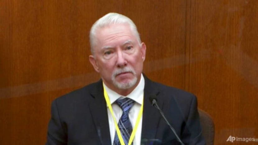 Expert says cop was justified in pinning down George Floyd Expert says cop was justified in pinning down George Floyd