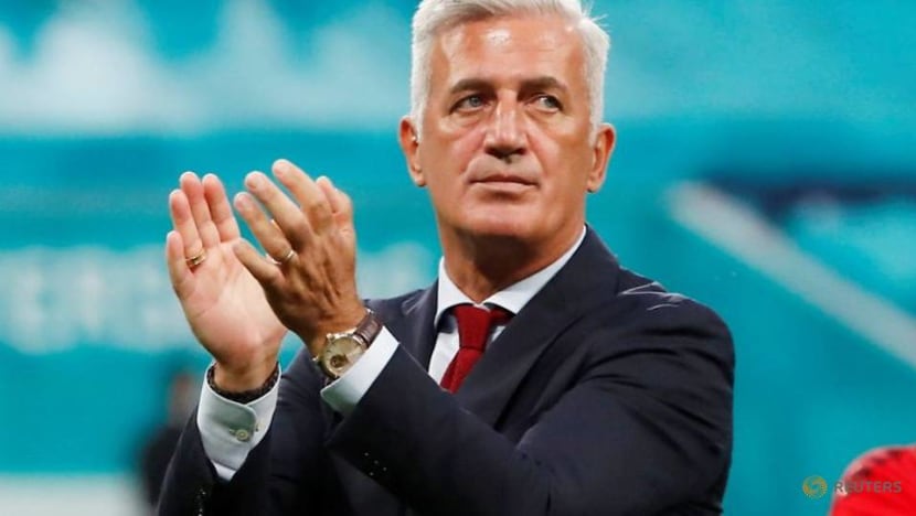 Soccer-Bordeaux name Petkovic as head coach on three-year contract Soccer-Bordeaux name Petkovic as head coach on three-year contract