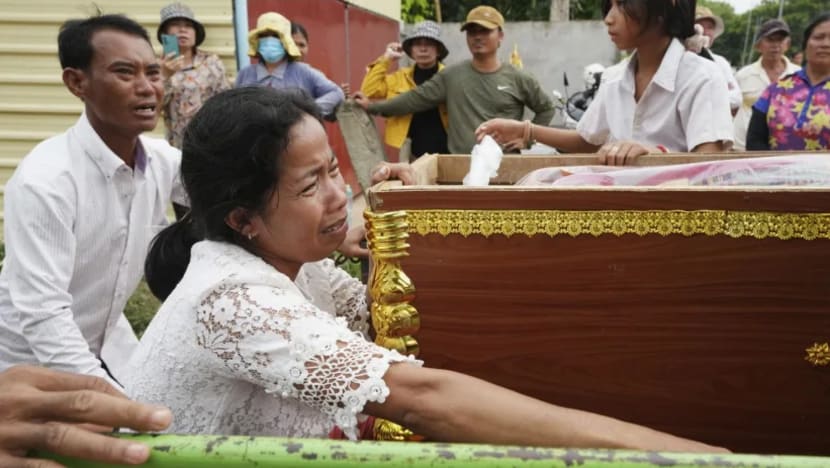 14 kanak-kanak maut selepas feri karam di sungai Mekong 14 kanak-kanak maut selepas feri karam di sungai Mekong