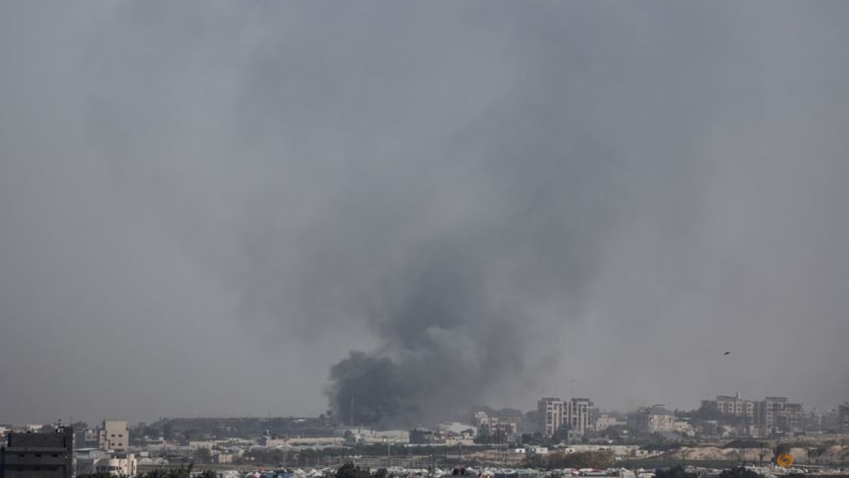 Photo of Izrael útočí na juh Gazy, rodiny rukojemníkov naliehajú na Netanjahua, aby uzavrel dohodu