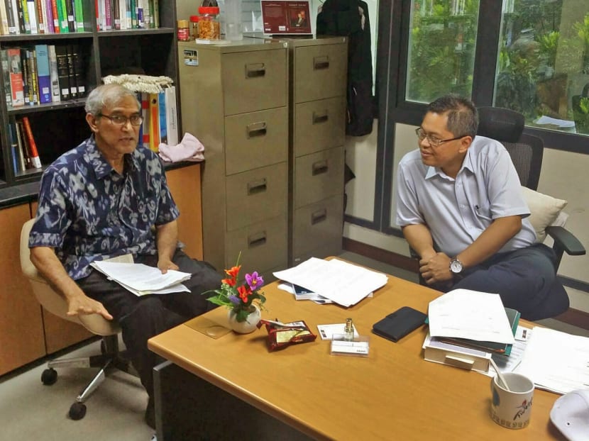 The editors of Majulah! 50 Years of Malay/Muslim Community in Singapore, former Senior Minister of State Zainul Abidin and Dr Norshahril, discussing the book during its production. Photo: Majulah’s Facebook page