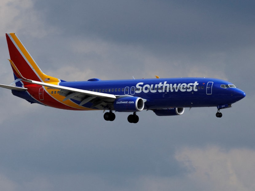 #trending: Southwest Airlines pilot threatens to cancel takeoff after man AirDrops nude photo to other passengers