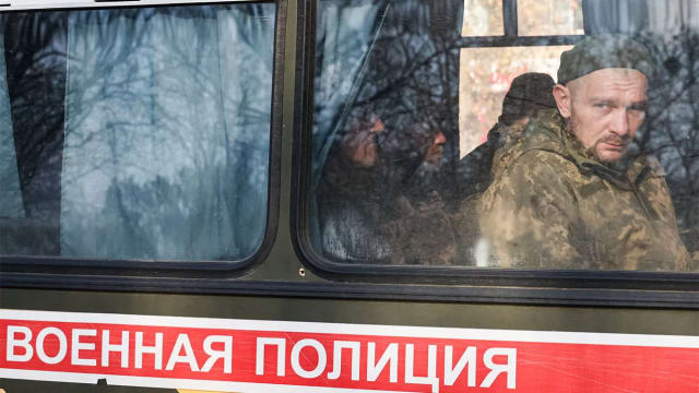 俄罗斯：判处200多名乌克兰战俘长期监禁