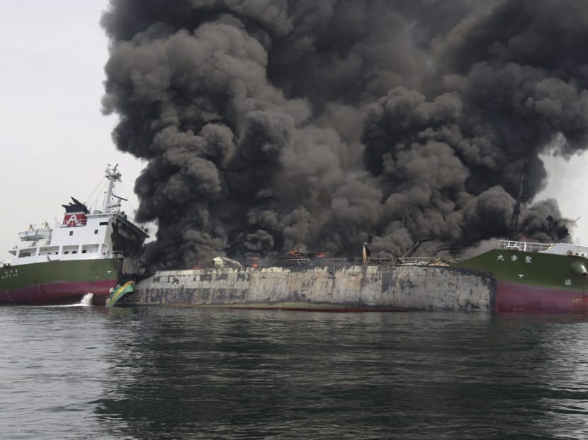 In this photo released by Japan's 5th Regional Coast Guard, clouds of black smoke billow from Shoko Maru, a 998-ton Japanese oil tanker, after it exploded off the southwest coast near Himeji port, western Japan, on May 29, 2014. Photo: Reuters