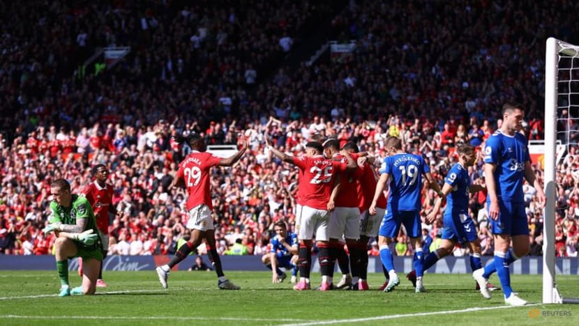 Man United climb back into third with 2-0 win over Everton Man United climb back into third with 2-0 win over Everton