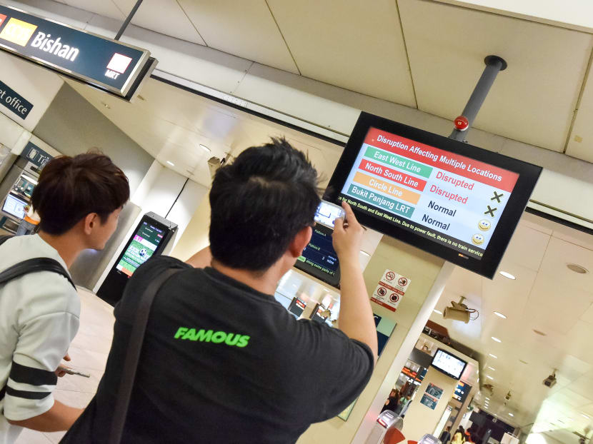 MRT breakdown: North-South, East-West lines down for hours MRT breakdown: North-South, East-West lines down for hours