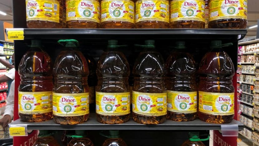Indonesia food agency awaits regulation to distribute cooking oil Indonesia food agency awaits regulation to distribute cooking oil