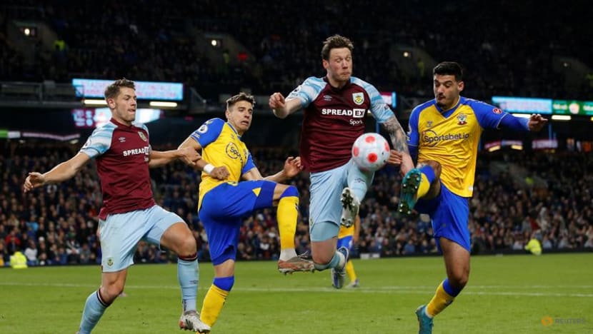 Burnley keep pressure on Everton with win over Saints
