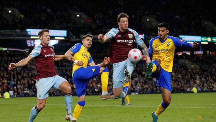 Burnley keep pressure on Everton with win over Saints Burnley keep pressure on Everton with win over Saints