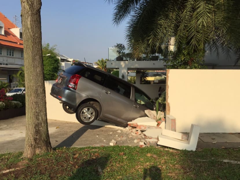 Car ploughs into house at Chuan View