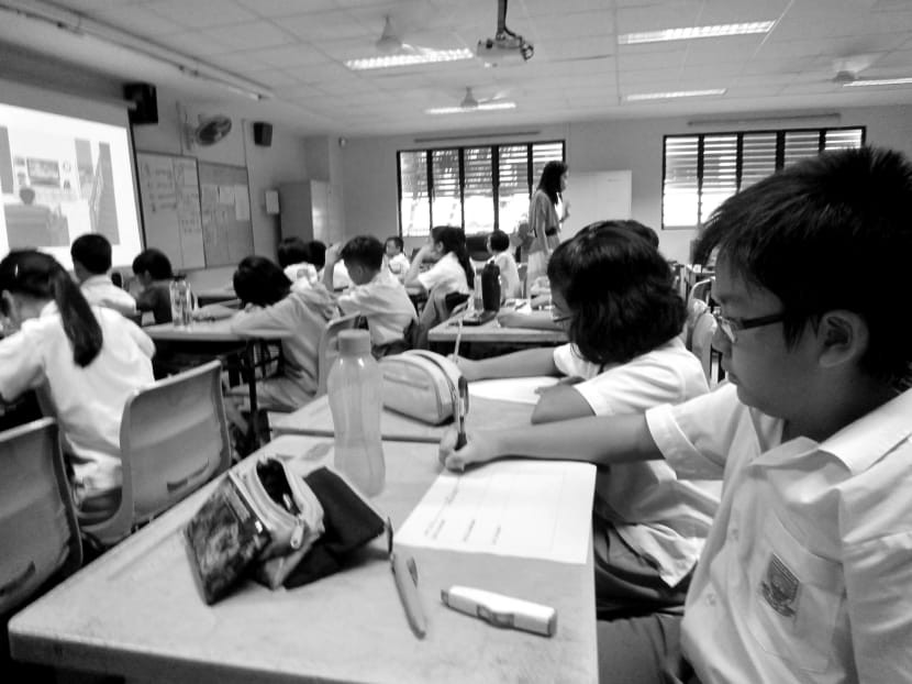 Learning and performance in examinations improve when students face problems of differing levels of difficulty, and when they are asked to provide solutions to challenges that are posed in alternating levels of complexity. TODAY FILE PHOTO