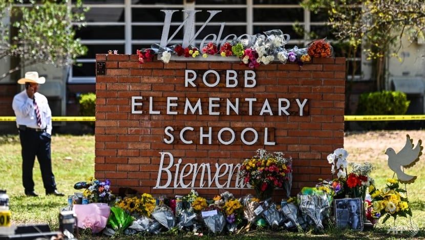 Texas school shooting: Police face scrutiny over 'late' massacre response