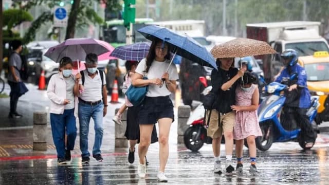 台风海葵逼近台湾 三千人疏散多个岛内航班取消
