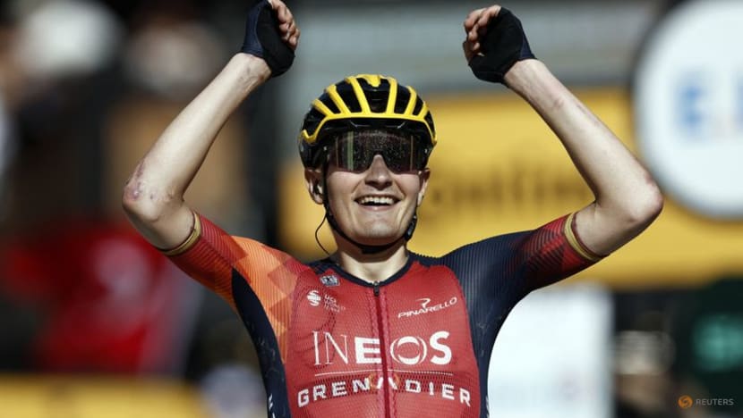 Vintage duel continues as Vingegaard, Pogacar draw on first Alpine stage