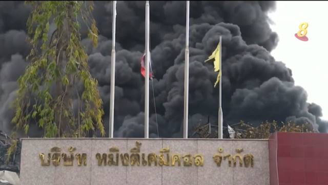 泰国曼谷鞋厂起火狂烧 西部北碧府却遭受洪水