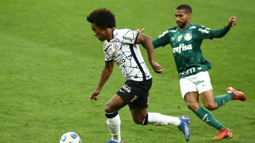 Guedes double against old club gives Corinthians derby win Guedes double against old club gives Corinthians derby win