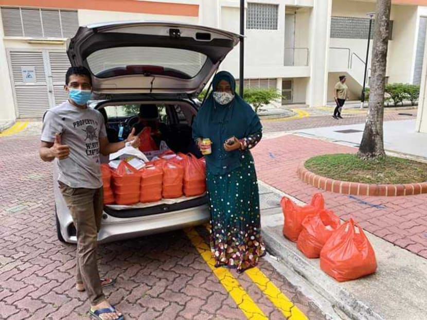 Ms Qurratu Ain, 47, with her husband distributing meals to Malaysians stranded in Singapore and needy Singaporeans.