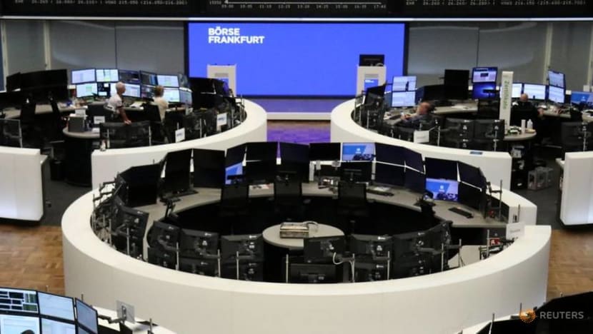 US index futures, European stocks suffer pandemic nerves as H1 closes US index futures, European stocks suffer pandemic nerves as H1 closes