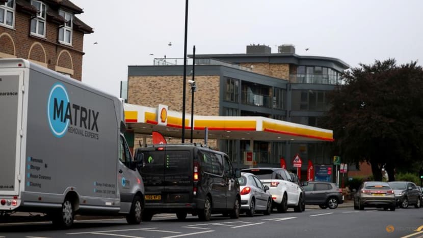 Behave normally, UK transport minister tells Britons queuing for fuel Behave normally, UK transport minister tells Britons queuing for fuel