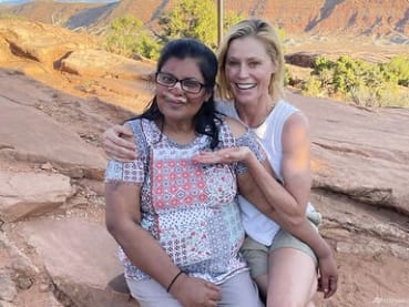 Modern Family star Julie Bowen, sister help woman who fainted at park