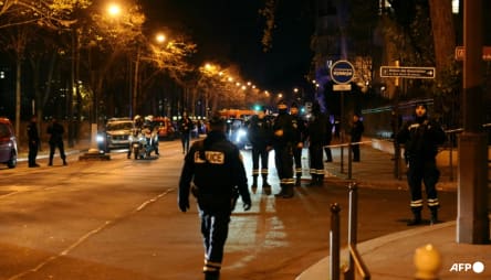 One dead, two injured after man attacks tourists near Paris' Eiffel Tower