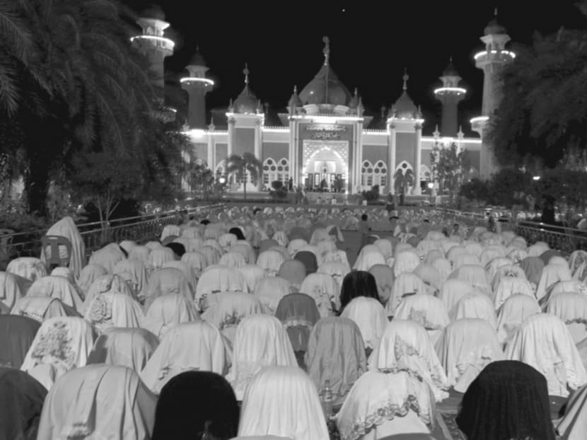 Thai-Muslim women praying at a mosque in Pattani during Ramadan. Malay Muslims in Thailand’s deep south are equally Malay and Muslim in the first order. Photo: REUTERS