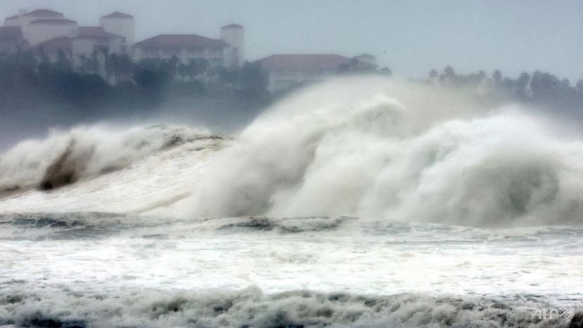 South Korea braces for 'very strong' typhoon, businesses curb operations South Korea braces for 'very strong' typhoon, businesses curb operations